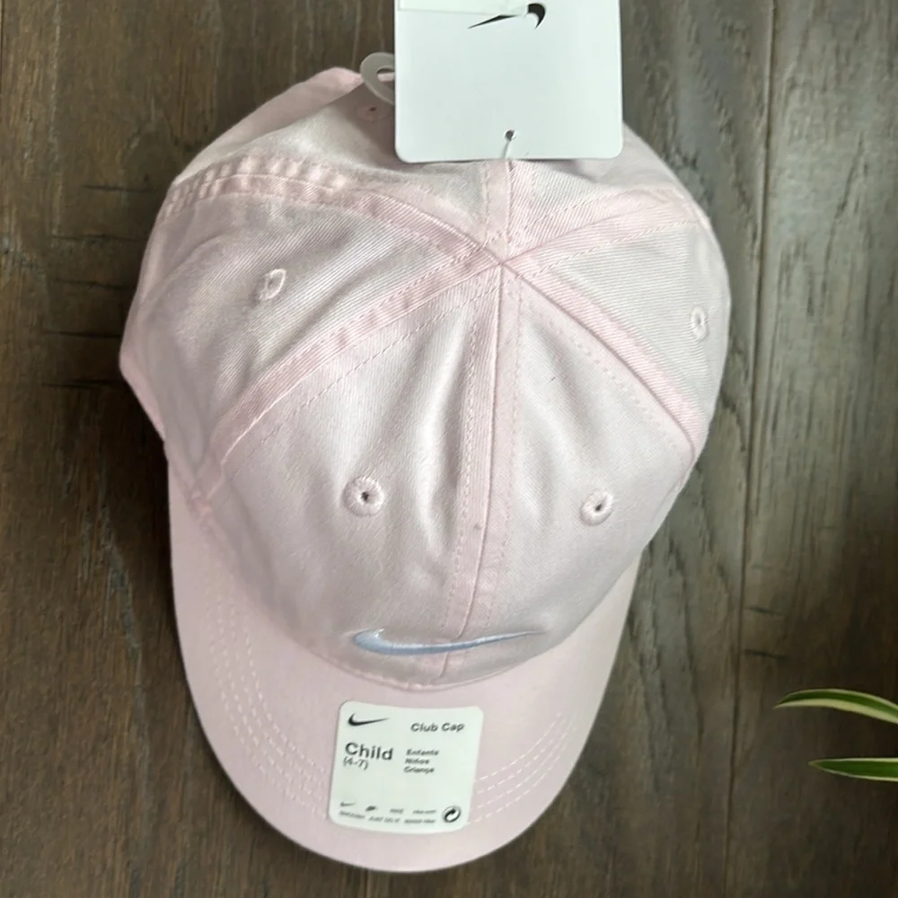Nike Club Cap Nike Swoosh embroidered logo,velcro back,6 vent panel, summer sun